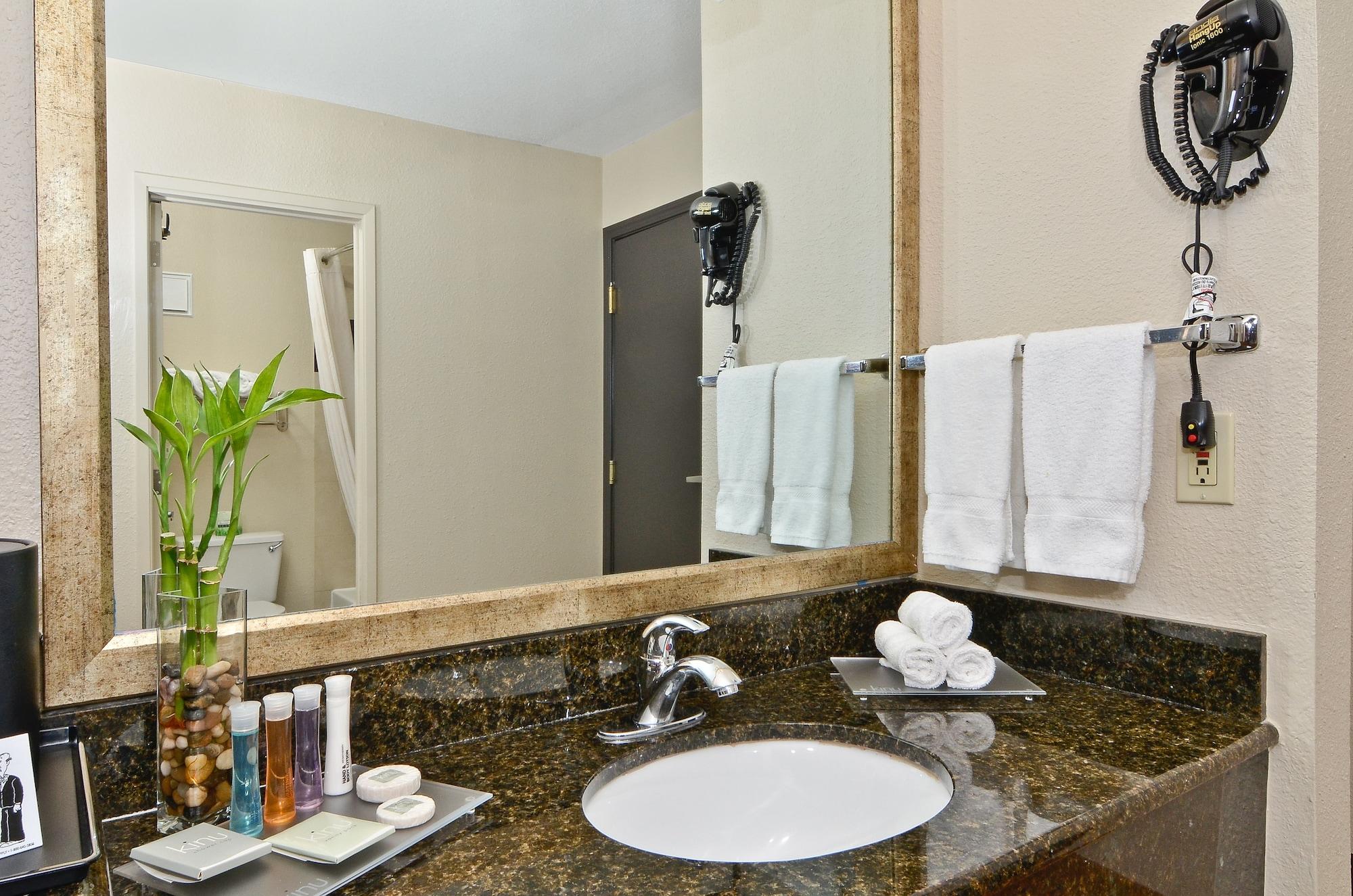 Clackamas Inn And Suites Esterno foto