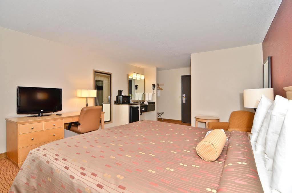 Clackamas Inn And Suites Esterno foto