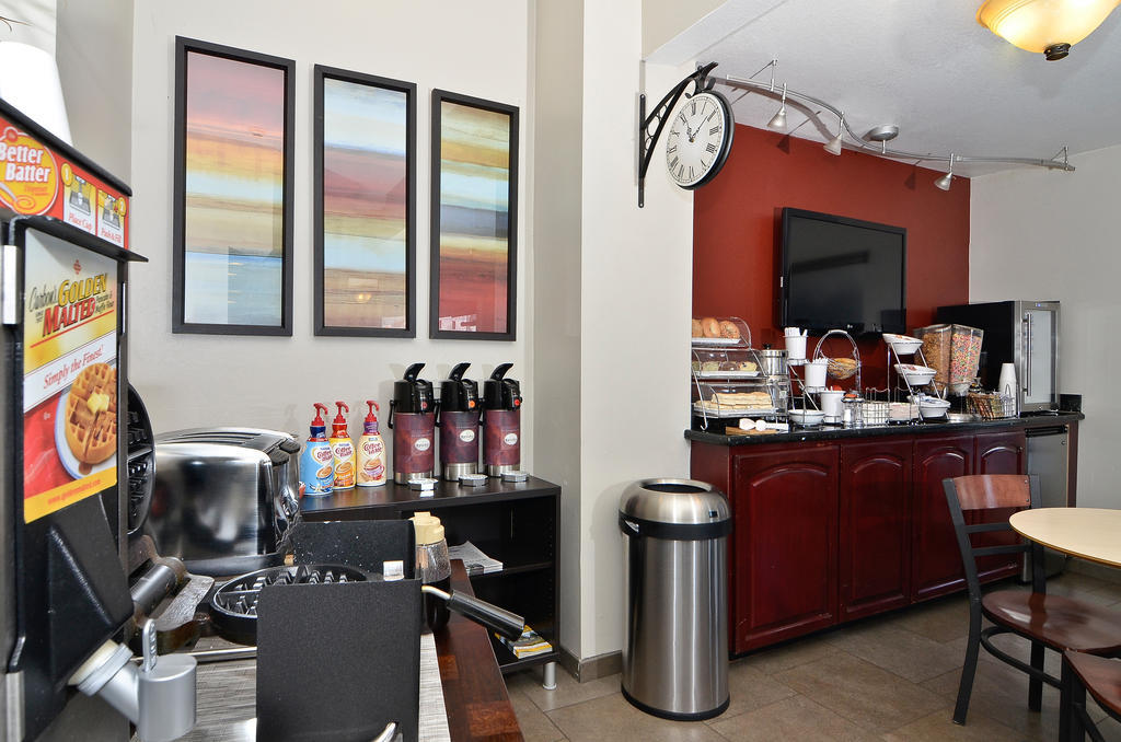 Clackamas Inn And Suites Esterno foto