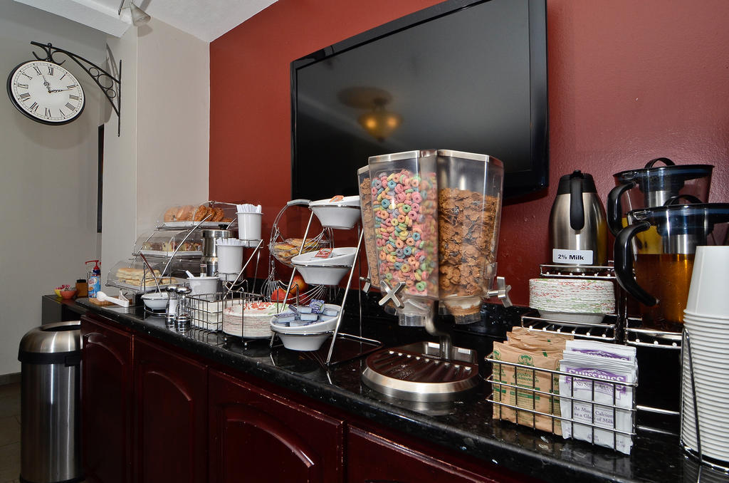 Clackamas Inn And Suites Esterno foto